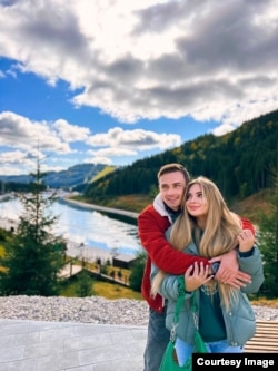 Денис і Влада постійно подорожували