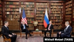 آرشیف، (راست-چپ) سرگی لاوروف وزیر خارجه و ولادیمیر پوتین رئیس جمهور روسیه حین دیدار با جو بایدن رئیس جمهور امریکا و انتونی بلینکن وزیر خارجه