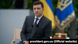 За повідомленням, Зеленський висловив співчуття родинам загиблих, а вбивство українських військових, які мали евакуювати тіло загиблого, назвав «черговим доказом цинізму, брехливості й нелюдяності бойовиків»