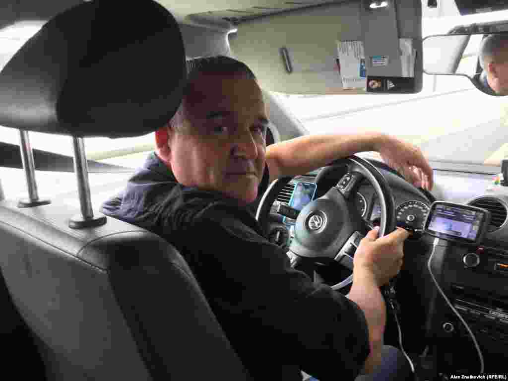 Сальвадор: "Этот референдум незаконен. Мы живем в демократической стране &ndash; можно получить большинство в испанском парламенте и изменить все, что хочешь. Но надо уважать закон. Наш закон &ndash; это Конституция Испании, и в ней нет права на отделение".&nbsp;