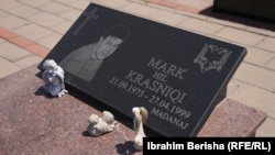 Varri i vëllait të Lushit, Markut.