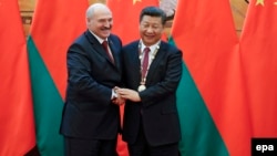 Belarusian President Alyaksandr Lukashenka (left) with Chinese President Xi Jinping in Beijing in September 2016.