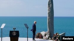 Joe Biden la Memorialul Ranger de la Pointe du Hoc, Cricqueville-en-Bessin, Franța, 7 iunie 2024. 
