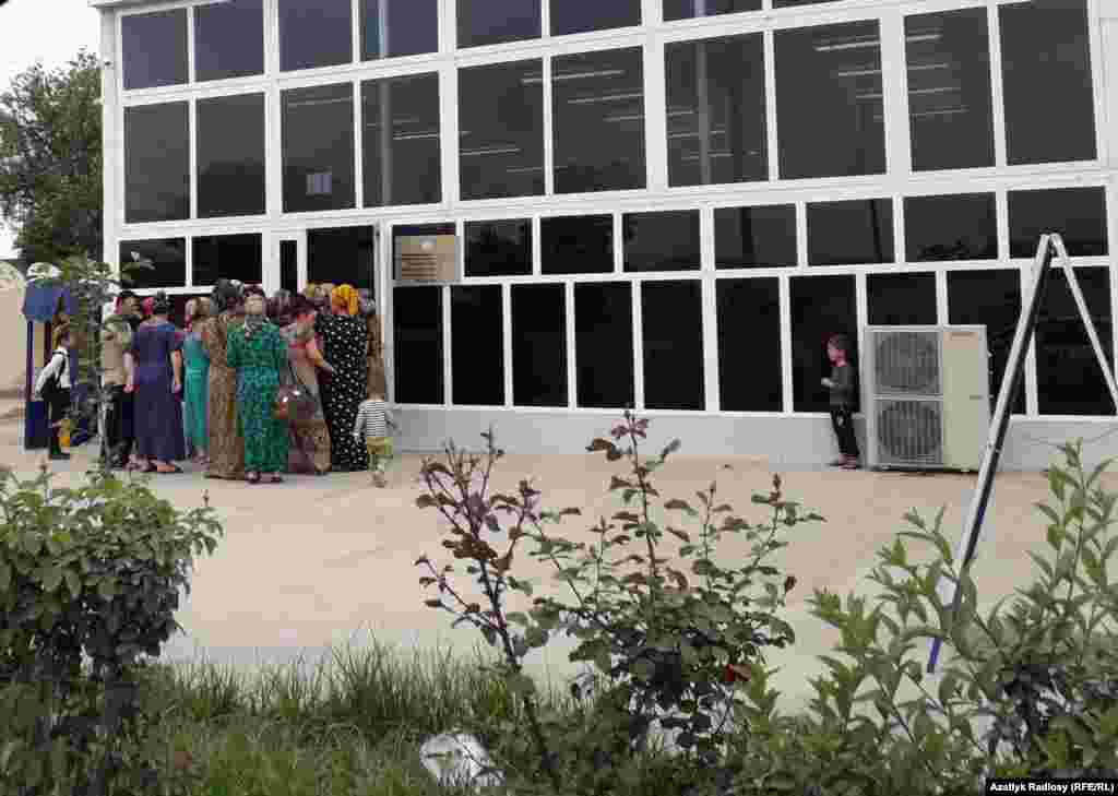 Магазин на проспекте Магтымкули, Ашхабад