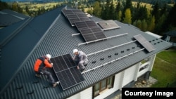 Instalarea panourilor fotovoltaice, prin programe naționale, a devenit populară în ultimii ani. 