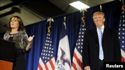 ალასკის ყოფილი გუბერნატორი სარა პეილინი (მარცხნივ) და აშშ-ის საპრეზიდენტო კანდიდატი დონალდ ტრამპი