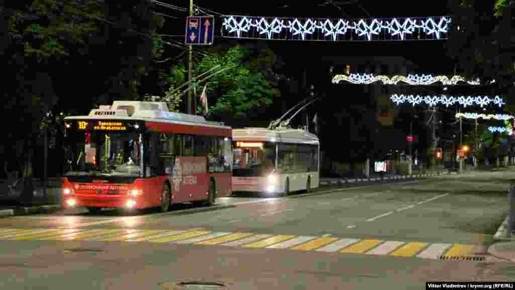 Громадський транспорт на проспекті Кірова