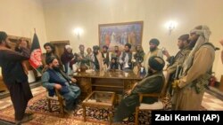 آرشیف، حضور طالبان در ارگ ریاست جمهوری پس از بیرون شدن محمد اشرف غنی از افغانستان در پانزدهم اگست سال ۲۰۲۱