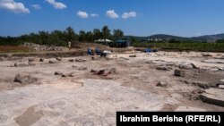 Hapësira ku po kryhen kërkime në dyshemenë e bazilikës në qytetin Justiniana Secunda.