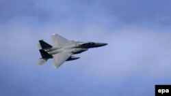 29 грудня Сполучені Штати завдали ударів по п’яти об’єктах у Сирії та Іраку, контрольованих шиїтським парамілітарним угрупованням «Катаїб Хезболла»