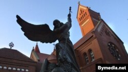 Касьцёл у гонар сьвятых Сымона і Алены (Чырвоны касьцёл) у Менску. Архіўнае фота