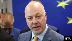 ბულგარეთის პრემიერ-მინისტრმა როსენ ჟელიაზკოვმა მედიას 2 სექტემბერს განუცხადა, რომ ევროკომისიის პრეზიდენტ ურზულა ფონ დერ ლაიენის თვითმფრინავთან დაკავშირებული ინციდენტის გამოძიების საფუძველს ვერ ხედავენ