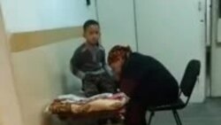 Из-за нехватки мест в районной больнице детей с высокой температурой и с судорогами кладут в коридоре