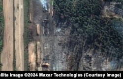 22 სექტემბრის ფოტო, რომელიც ასახავს თავდასხმის შედეგებს, რომელმაც ოქტიაბრსკისთან სარკინიგზო ხაზის გასწვრივ მდებარე შენობები გაანადგურა.