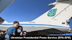 ارشیف یو شمېر افغانان کییف ته هم رسیدلي