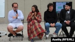 Чарада чыгыш ясаучылар, сулдан: Тимерхан Шәйхетдинов, Ләйлә Лерон, Илһам Шәрип, Айнур Әхмәтов