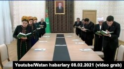 Встреча президента Туркменистана Гурбангулы Бердымухамедов по видеосвязи с членами правительства, 8 февраля, 2021. Бердымухамедова 8, 2021. Кадры государственного телевидения Туркменистана 