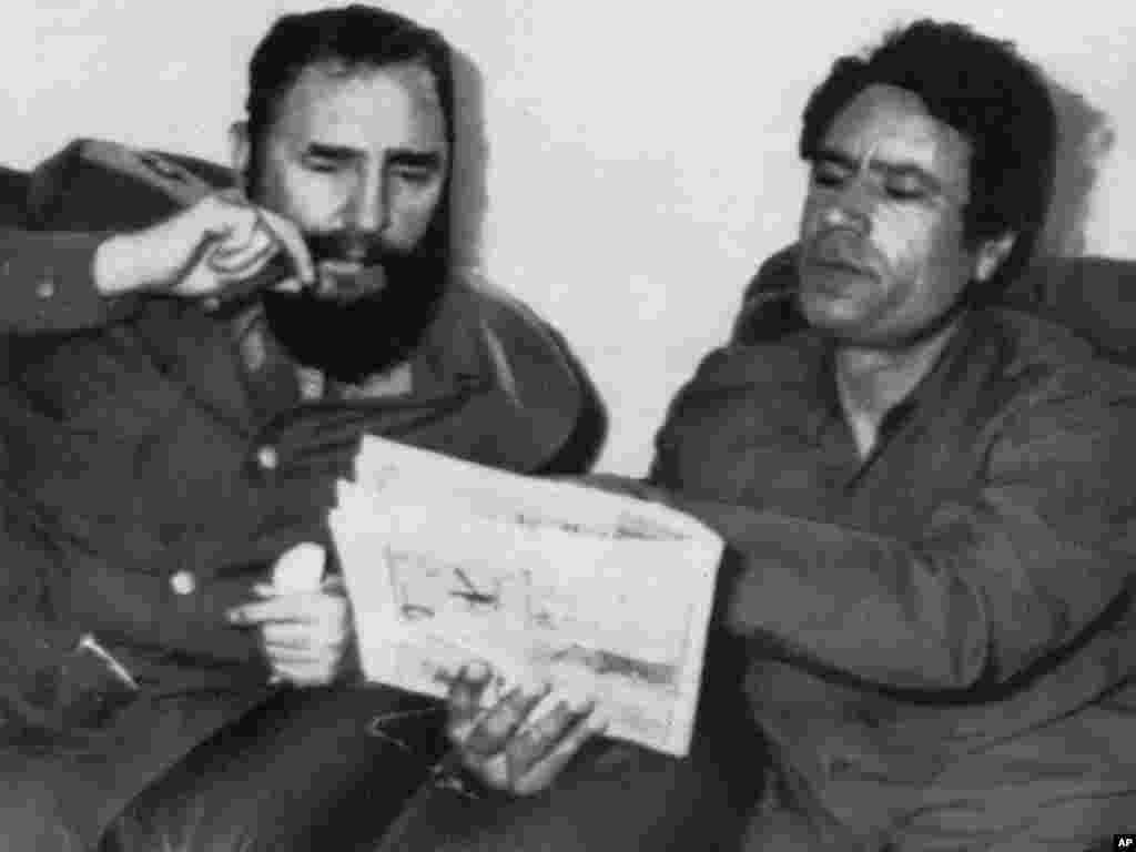 Kubanski lider Fidel Castro i Muamar Gadafi u Tripoliju, mart 1977. godine.