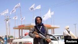Un luptător taliban, aflat în orașul Ghazni, Afganistan, 14 august 2021.
