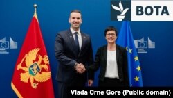 Kryeministri i Malit të Zi, Millojko Spajiq, dhe komisionarja për Zgjerim e BE-së, Marta Kos. Qershor, 2025.