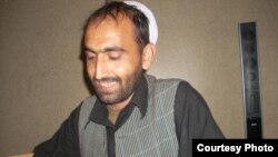  عزت‌الله ځواب، نویسنده و شاعر