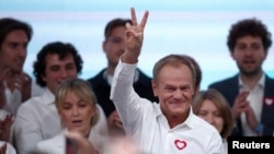 Польшадагы оппозицячыл "Жарандык платформа" кыймылынын жетекчиси, мурдагы өкмөт башчы Дональд Туск. 15-октябрь, 2023-жыл. 