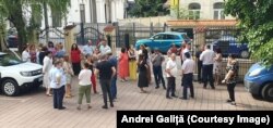 Protest spontan al angajaților CNSAS, față de tăierea sporurlor de condiții vătămătoare.