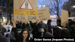 Nopțile și sfârșiturile de săptămână aduc valori-record ale poluării aerului din București.