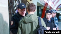 19-летнего призывника задержали в московском метро с помощью "системы распознавания лиц"