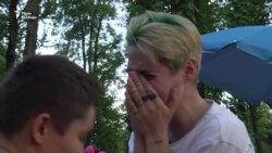 «Казали, що зґвалтують і закопають в лісі» – 20-річна Олександра про погрози ОМОНу в автозаку (відео)