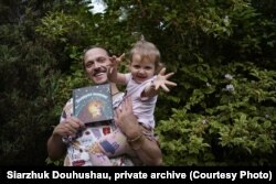 Сяржук Доўгушаў з дачкой, фота з прыватнага архіву