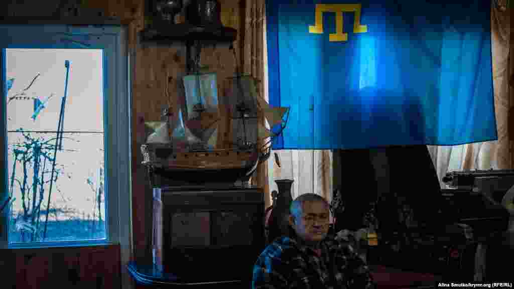 Січень 2019. Будинок-музей кримчанина Ільвера Аметова в Судаку. Кримськотатарський прапор &ndash; невід'ємний експонат його колекції, зібраної за останні 20 років