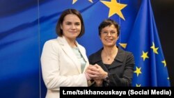 Сьвятлана Ціханоўская сустрэлася з эўракамісаркай у пытаньнях пашырэньня і палітыкі добрасуседзтва Мартай Кос. Брусэль, 15 ліпеня 2025 году