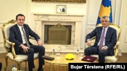 Kryeministri i Kosovës, Albin Kurti dhe presidenti Hashim Thaçi. Foto nga arkivi.