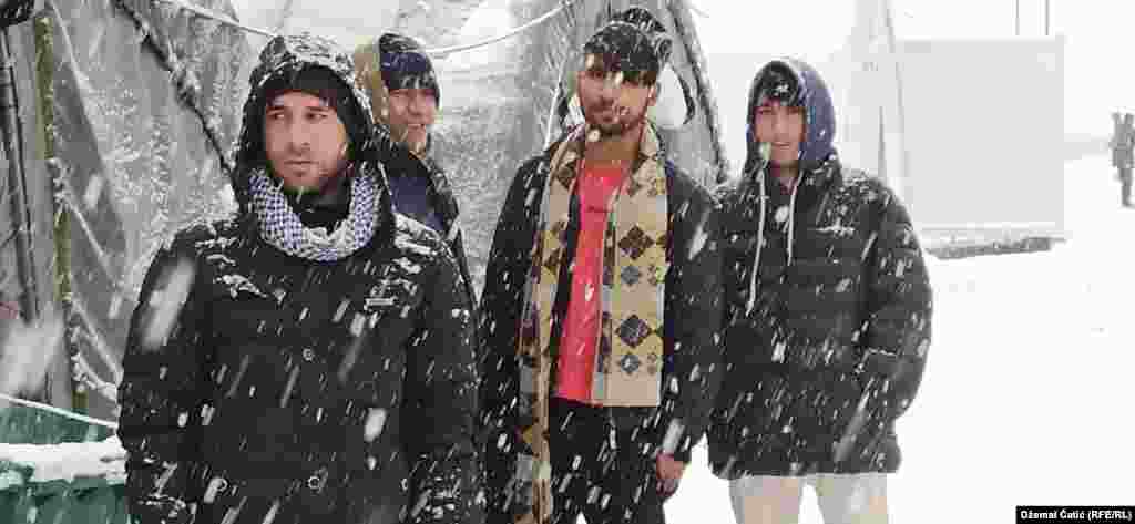 Organizacija&nbsp;Human Rights Watch pozvala je 21. januara vlasti BiH da "odmah osiguraju" adekvatan zimski smještaj za migrante i azilante "koji su ostavljeni na cjedilu na niskim temperaturama u sjeverozapadnom dijelu zemlje"