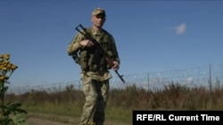Ukrajinski graničar patrolira granicom s Rumunijom u regiji Černivci