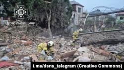 
За даними ДСНС, внаслідок комбінованої атаки РФ, яка тривала понад п’ять годин, пошкоджена низка об’єктів, зокрема житлові будинки