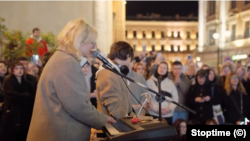 Neke od pjesama grupe Stoptime - njihov, kao one muzičara u egzilu - uključuju antiratne i antivladine teme.