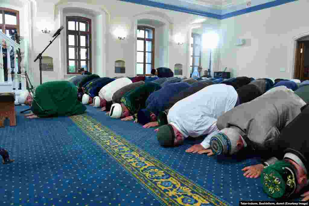 Мәчкәрә мәчетендә бәйрәм намазы. Татмедиа фотосы