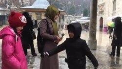 Түркия: төрт баласы менен көчөдө калган Гүланда