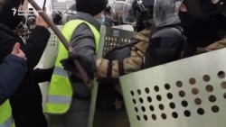 Police In Tatarstan Crack Down On Reporters, Passersby Amid Opposition Protests