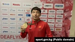 Эркин күрөштөн 74 килограмм салмакта XXV Жайкы Сурдлимпиада оюндарынын чемпиону Адилет Жапаркулов.