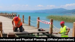 Отстранување на платформи во Струга. Градоначалникот Мерко на 14.06.2021 изјави: „Ако Владата не ни дава можности да урбанизираме, да има планови за села, да има планови за градот, сигурно дека ќе градат на диво“, рече Мерко.