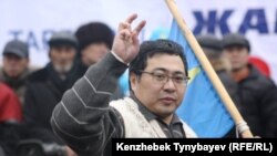 Ермек  Нарымбаев, лидер общественного объединения «Арман» на митинге. Алматы, 30 января 2010 года. 