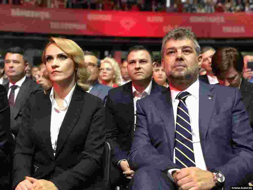 "Nu fiți triști, ce nu te doboară, te întărește" a spus Gabriela Firea, care a luat cuvântul prima.