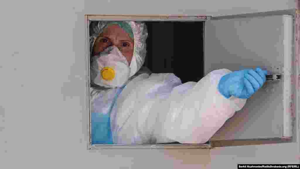 Перший форпост столиці по боротьбі із коронавірусом &ndash; Олександрівська лікарня &ndash; продовжує приймати хворих. Тим часом в столиці задіюють ще одну лікарню &ndash; №9