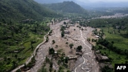 چارواکي وايي، باران او سېلاب د خیبر پښتونخوا بونېر ضلع تر ټولو سخته ځپلې ده - د اګست ۱۷مې انځور.