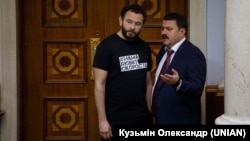 Американська влада вважає, що Кулик, Онищенко, Теліженко та Дубінський скоординовано розповсюджували необґрунтовані звинувачення на адресу одного з кандидатів під час виборів у США