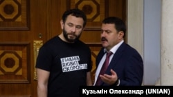 Народні депутати Олександр Дубінський (ліворуч) і Андрій Деркач під час засідання Верховної Ради України, 12 листопада 2019 року