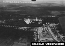 Почаївська лавра з висоти пташиного польоту. Почаїв, 12 серпня 1925 року. Зйомка з висоти 600 метрів